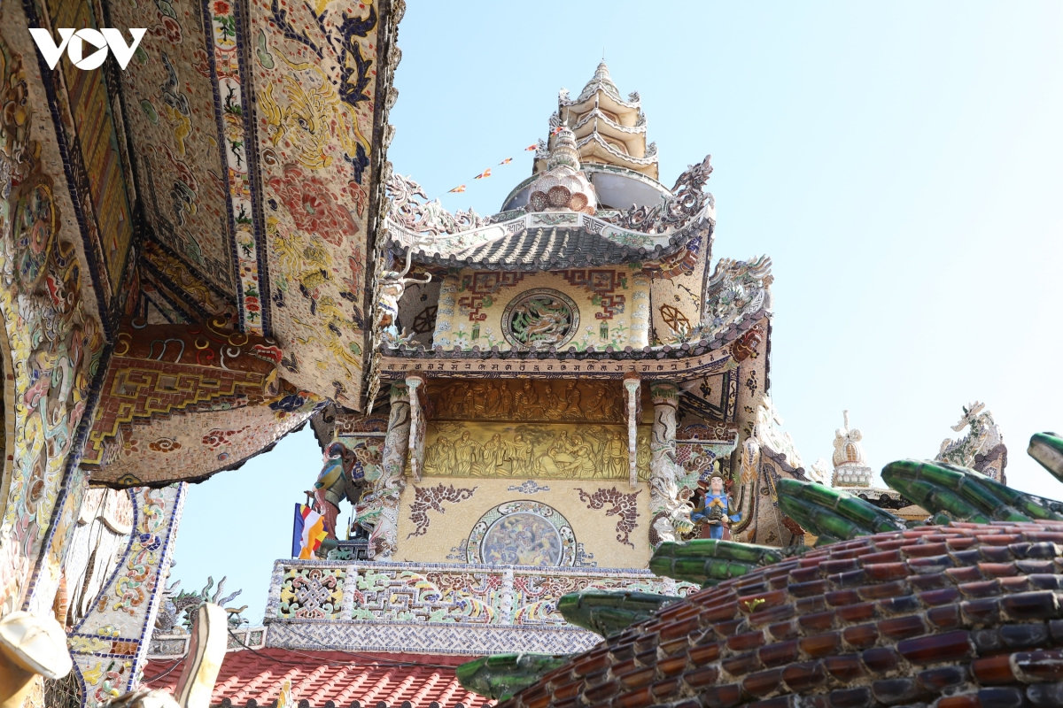 kham pha chua linh phuoc - ngoi chua nam giu 11 ky luc viet nam giua long Da lat hinh anh 16