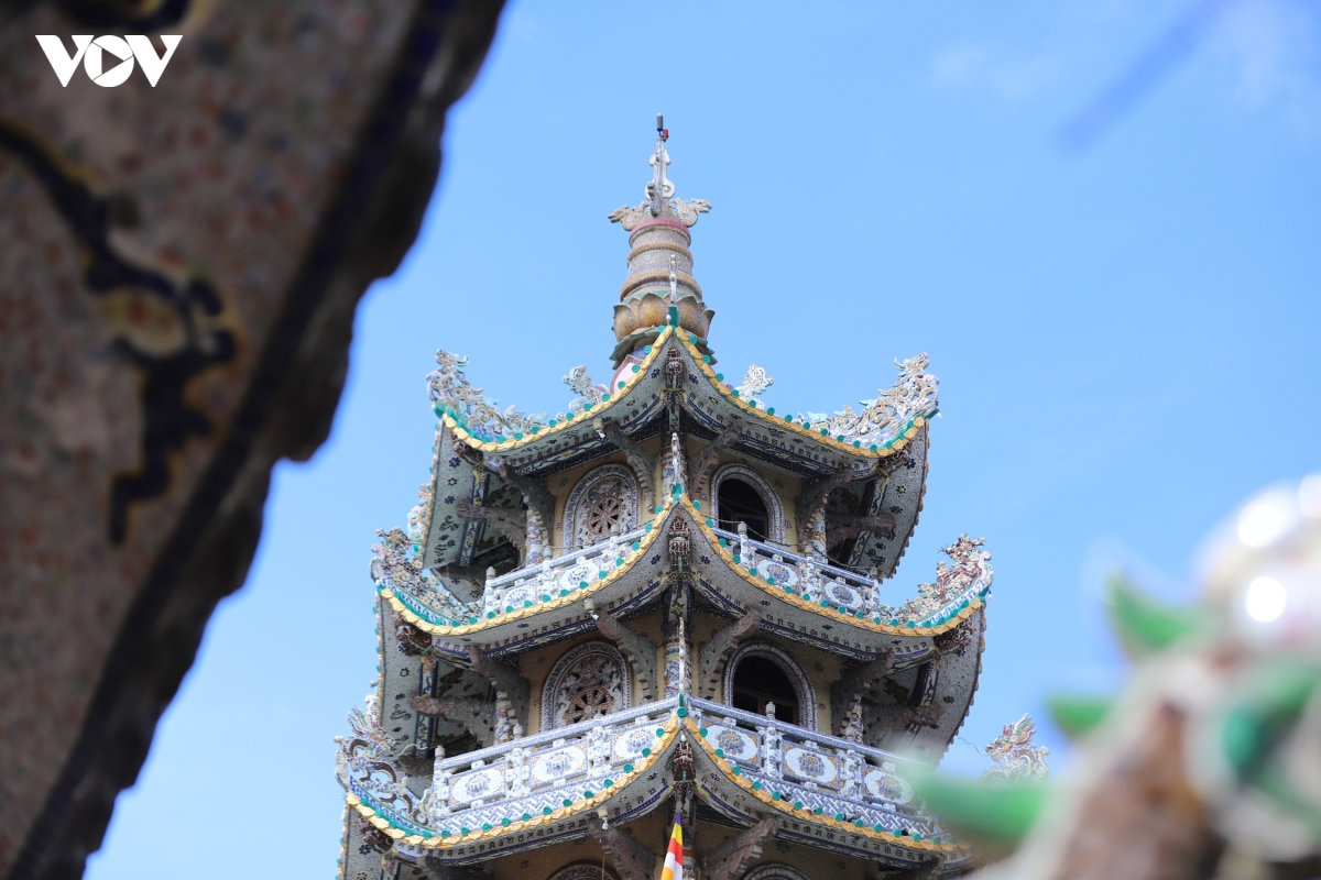 kham pha chua linh phuoc - ngoi chua nam giu 11 ky luc viet nam giua long Da lat hinh anh 15