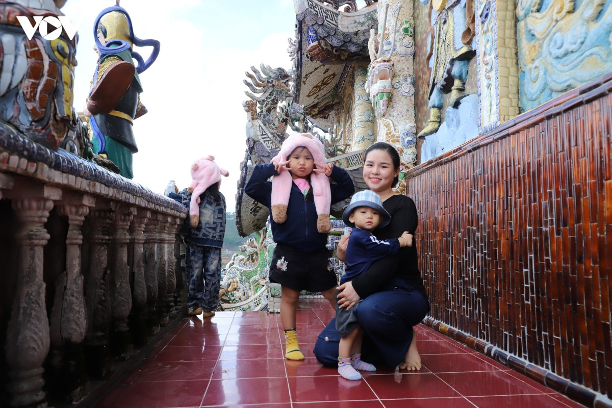 kham pha chua linh phuoc - ngoi chua nam giu 11 ky luc viet nam giua long Da lat hinh anh 26