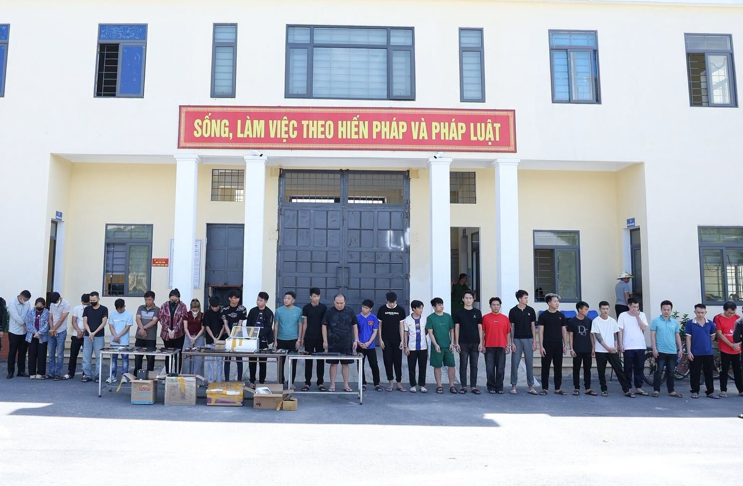 Hàng chục đối tượng bị bắt giữ
