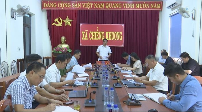 son la van hanh chinh quyen 2 cap nhieu can bo gan nhu khong co ngay nghi hinh anh 5