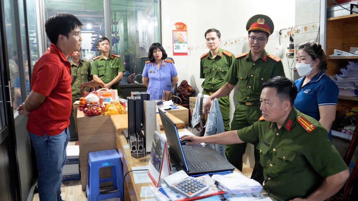 khoi to 4 bi can vi pham quy dinh boi thuong, giai phong mat bang du an Dien hat nhan ninh thuan 1 hinh anh 1