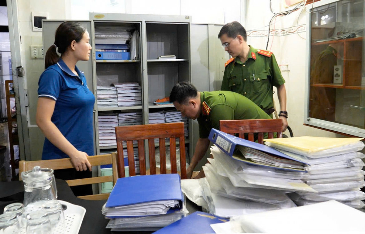 khoi to 4 bi can vi pham quy dinh boi thuong, giai phong mat bang du an Dien hat nhan ninh thuan 1 hinh anh 3
