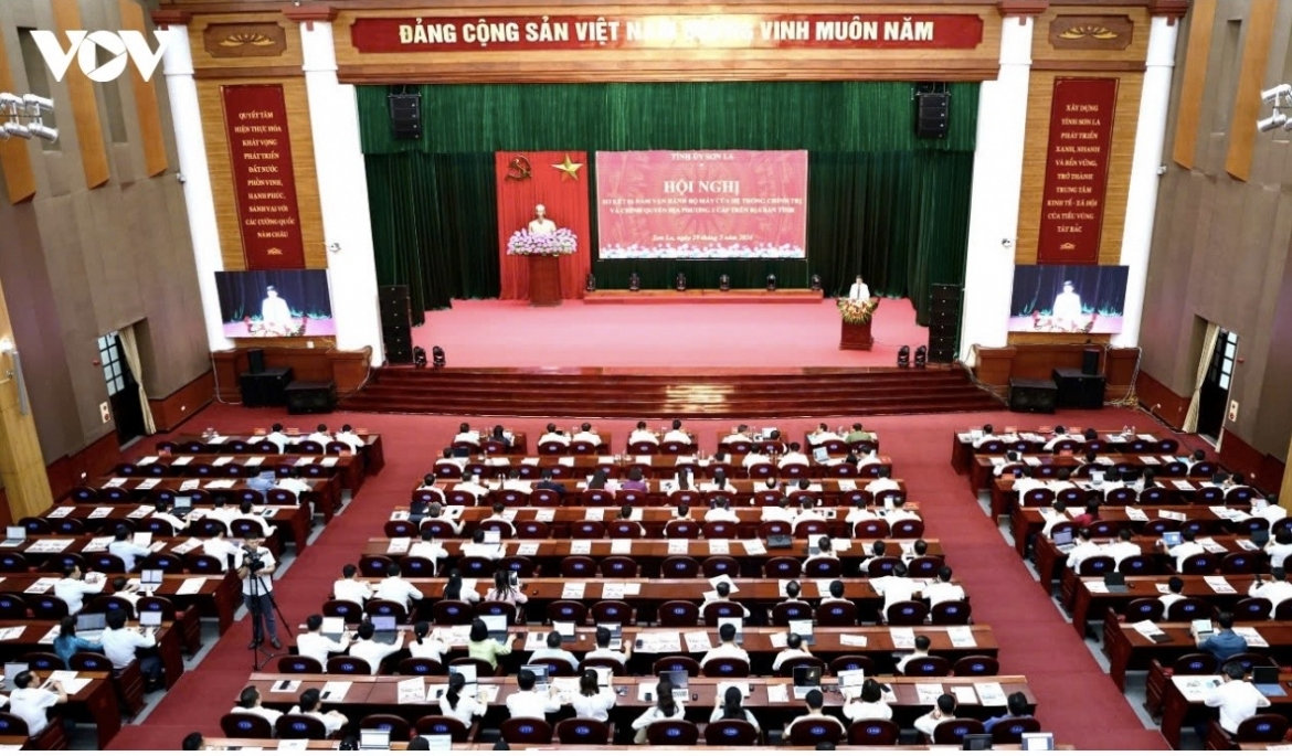 son la van hanh chinh quyen 2 cap nhieu can bo gan nhu khong co ngay nghi hinh anh 7