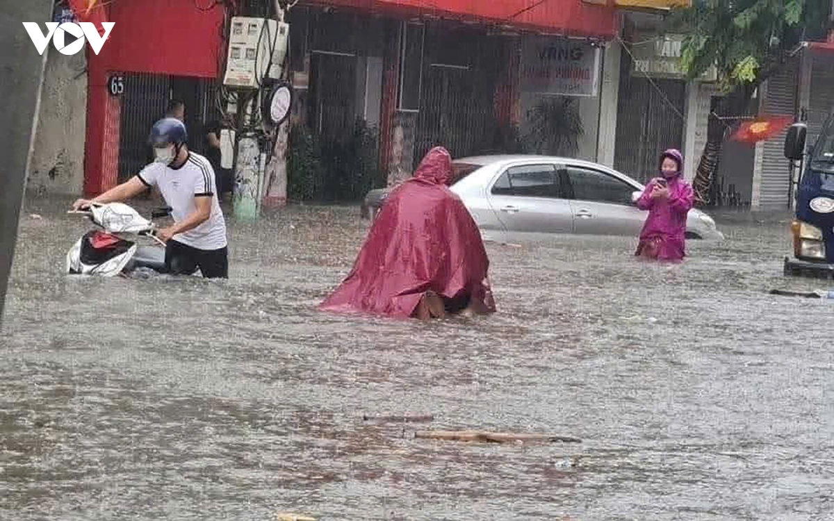 mua lon keo dai, nhieu tuyen duong ngap sau o hai phong hinh anh 1