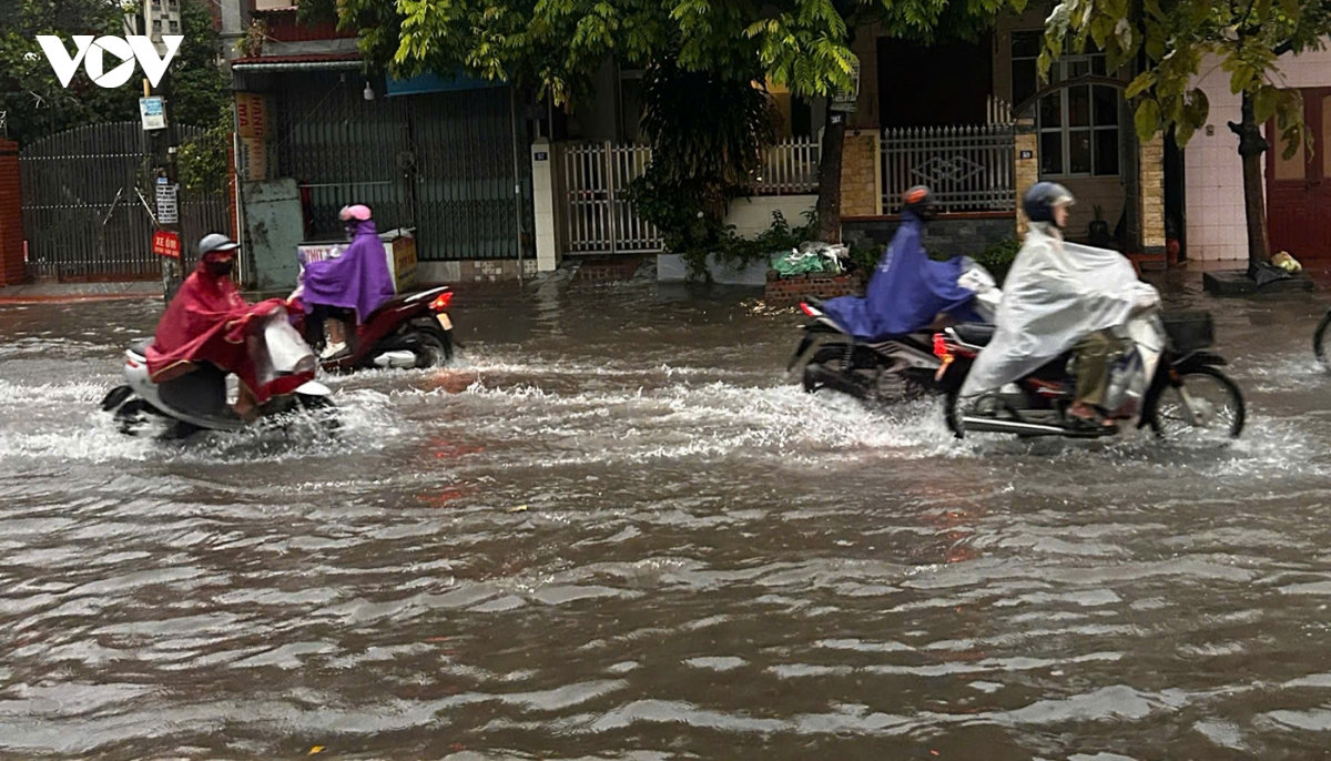 mua lon keo dai, nhieu tuyen duong ngap sau o hai phong hinh anh 3