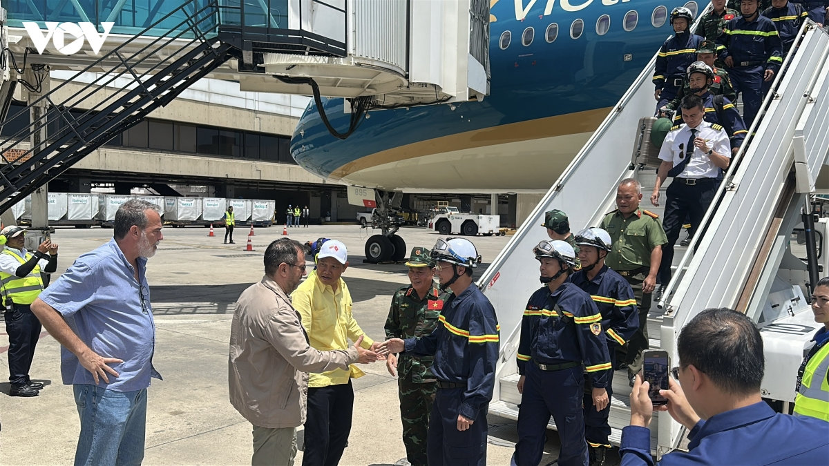 coi viec cuu giup nguoi dan venezuela sau dong dat nhu cuu chinh dong bao minh hinh anh 2