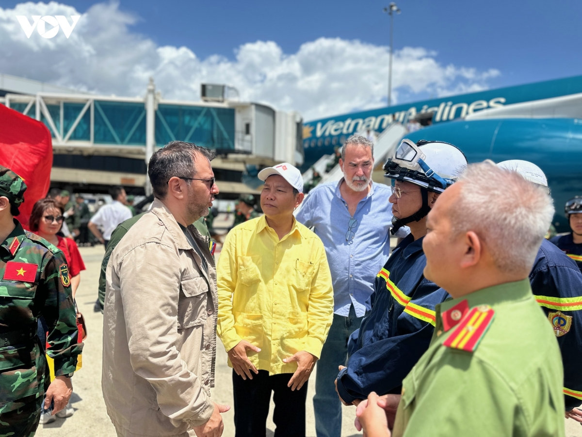 coi viec cuu giup nguoi dan venezuela sau dong dat nhu cuu chinh dong bao minh hinh anh 5