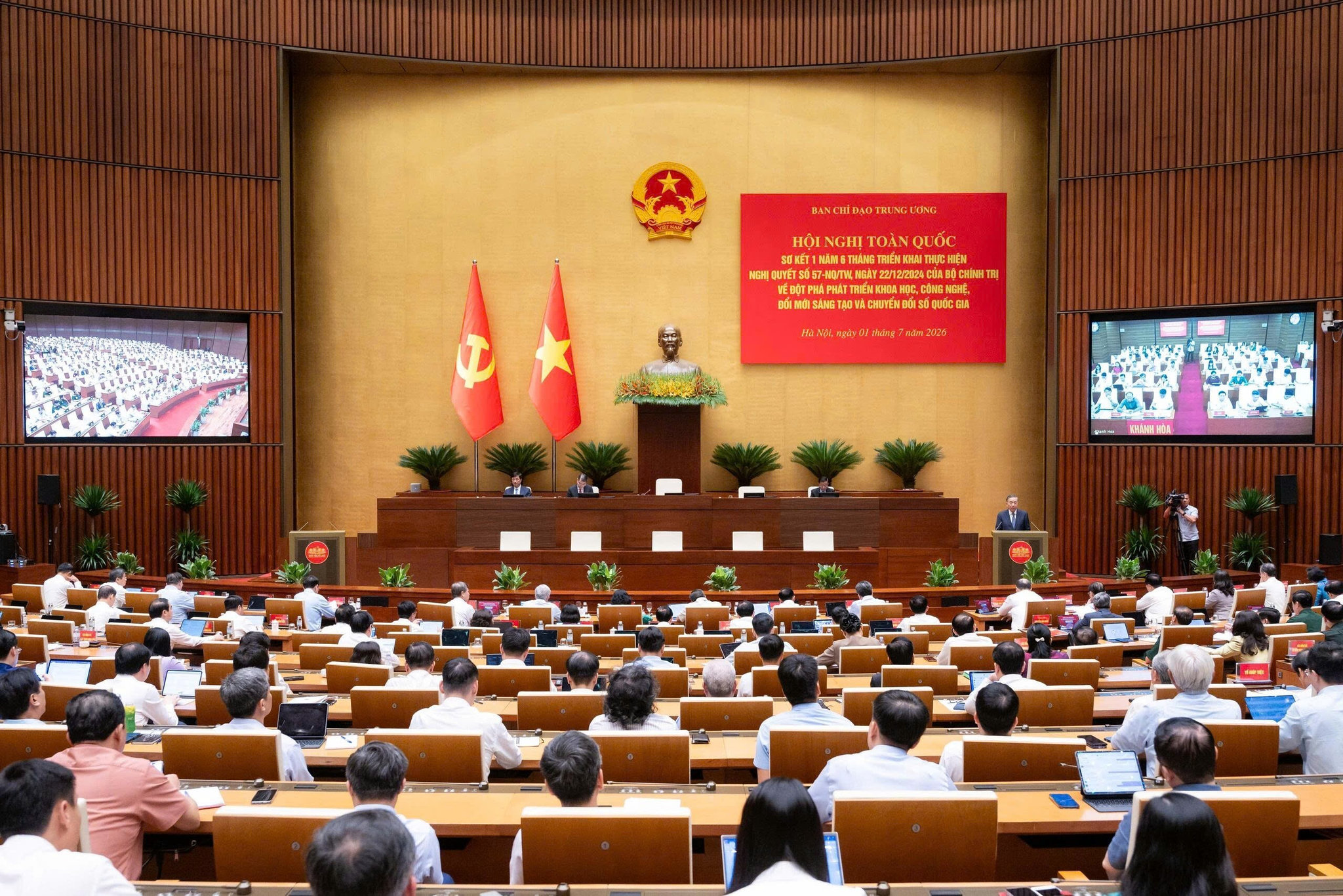 Toàn cảnh hội nghị.