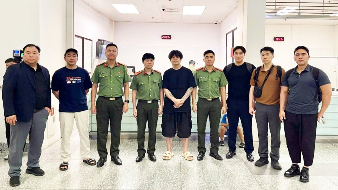 ha noi phat hien doi tuong bi interpol truy na quoc te khi kiem tra luu tru hinh anh 1