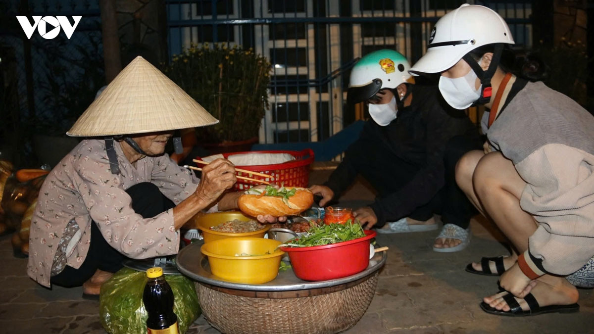 học và làm theo bác từ những việc làm bình dị giữa đời thường hình ảnh 1 hoc va lam theo bac tu nhung viec lam binh di giua doi thuong hinh anh 1