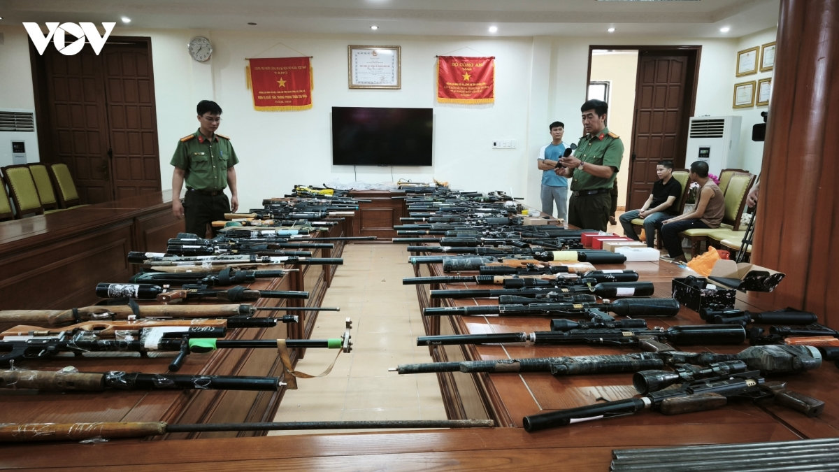 quảng trị triệt phá đường dây sản xuất, mua bán linh kiện súng quân dụng hình ảnh 2 quang tri triet pha duong day san xuat, mua ban linh kien sung quan dung hinh anh 2