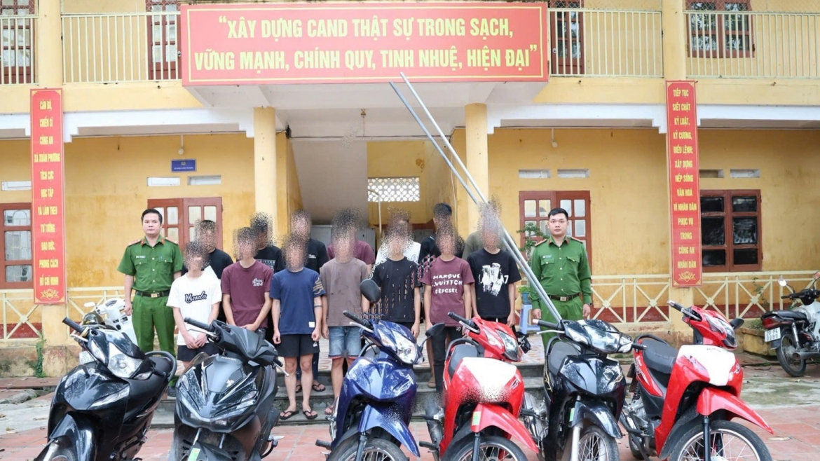 mang hung khi luon pho , 13 thanh thieu nien o thai nguyen bi khoi to hinh anh 1