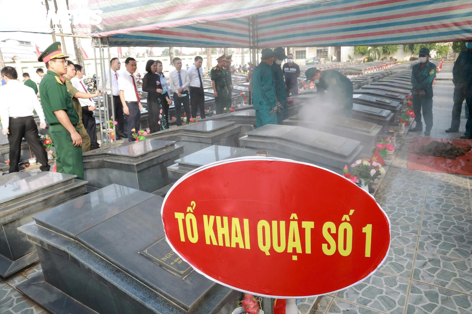 Những ngày không nghỉ ở nghĩa trang Trảng Bom để tìm lại tên cho các liệt sĩ - 2