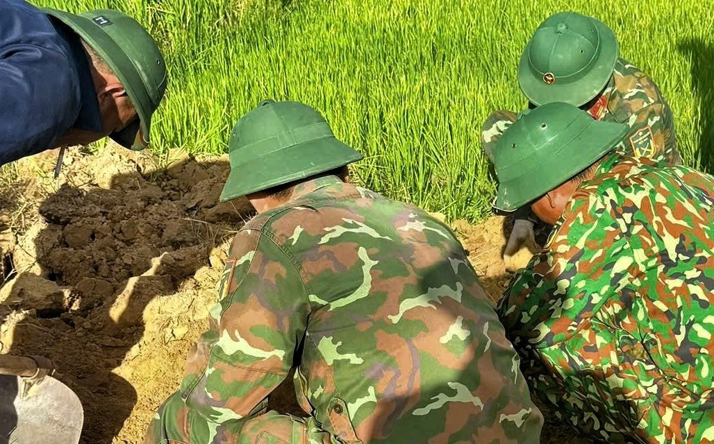 phát hiện hài cốt liệt sĩ cùng nhiều di vật khi thi công sân bay ở quảng trị hình ảnh 1 phat hien hai cot liet si cung nhieu di vat khi thi cong san bay o quang tri hinh anh 1