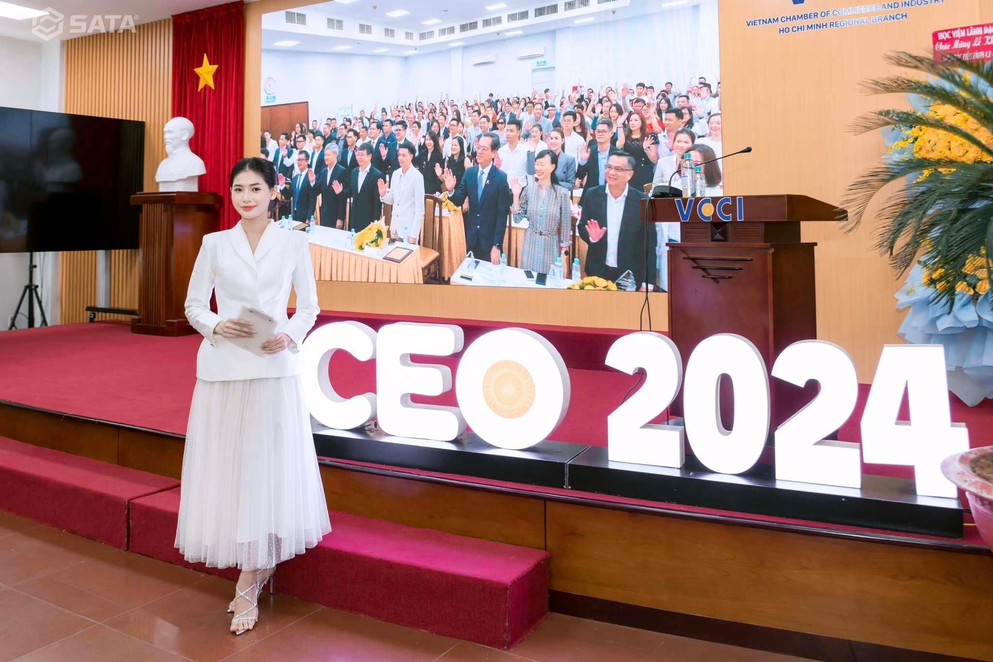 Năm 2021, Thu Uyên từng là đại biểu Diễn đàn Tri thức trẻ Việt Nam toàn cầu. Sau khi tốt nghiệp ngành Quản trị Kinh doanh tại Đại học FPT, cô hiện làm việc trong lĩnh vực y tế, chăm sóc sắc đẹp.