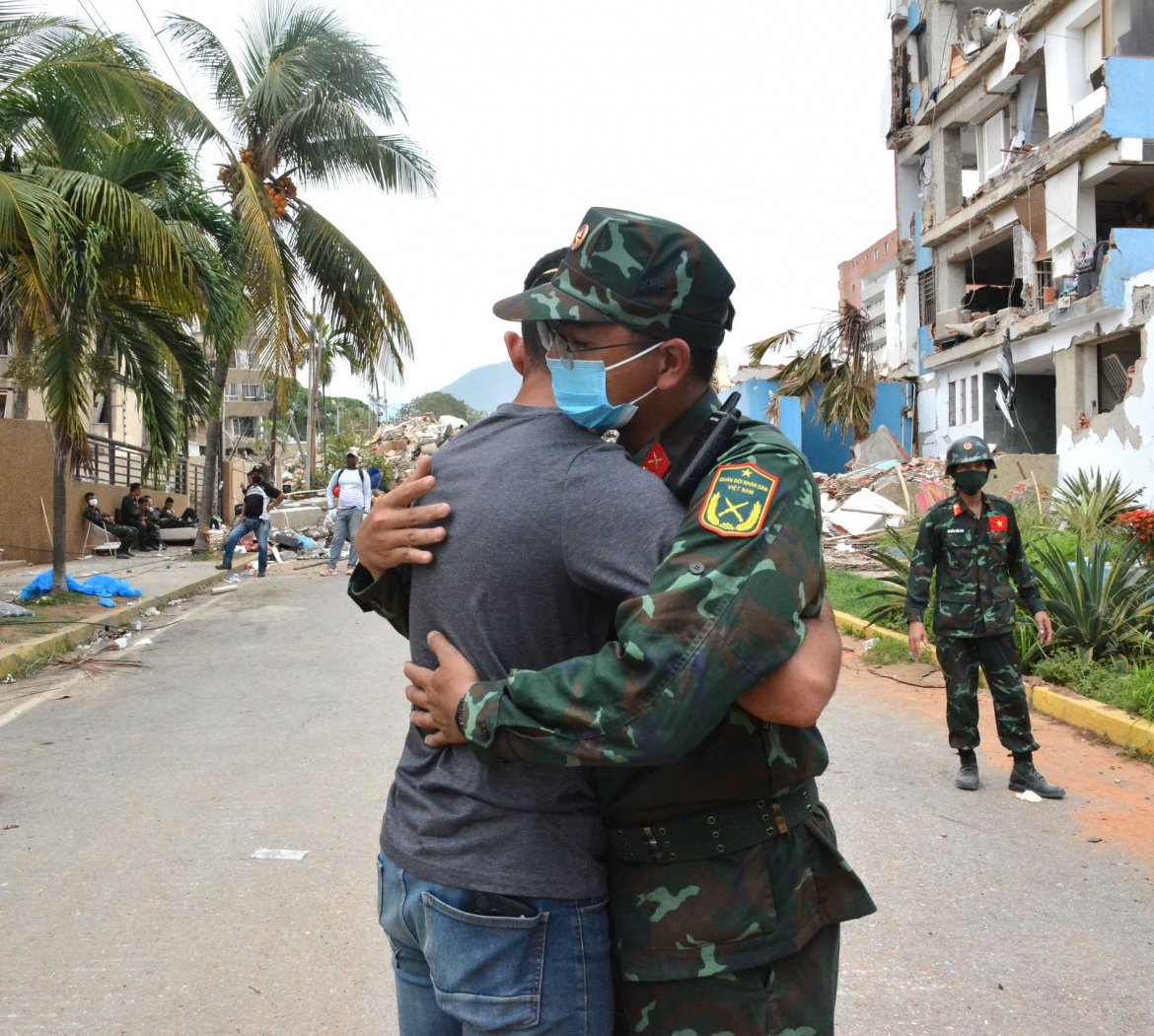 Đoàn việt nam đưa được 54 nạn nhân động đất tại venezuela ra khỏi đống đổ nát hình ảnh 3 Doan viet nam dua duoc 54 nan nhan dong dat tai venezuela ra khoi dong do nat hinh anh 3