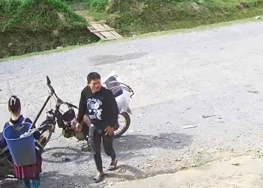 giải cứu cháu bé bị bắt cóc khi đang bán dưa ven đường hình ảnh 1 giai cuu chau be bi bat coc khi dang ban dua ven duong hinh anh 1