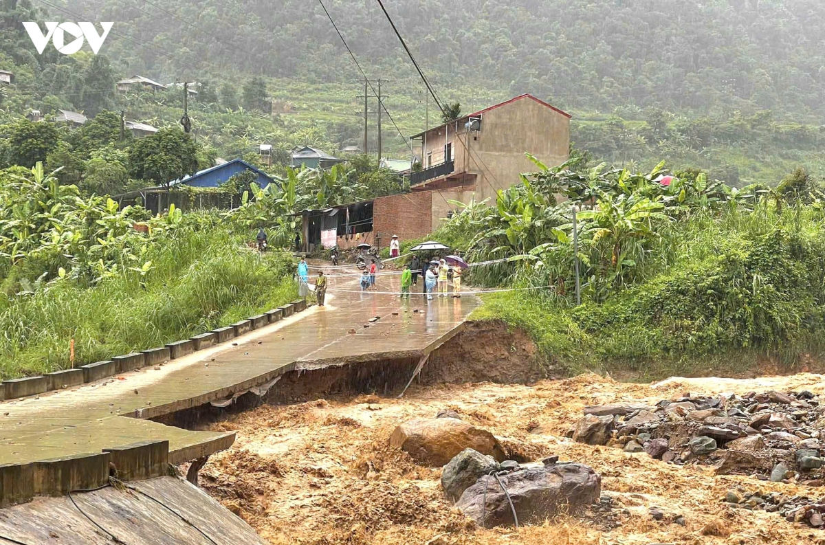 nước lũ trên suối dâng cao, nhiều tuyến đường ở sơn la bị ảnh hưởng hình ảnh 1 nuoc lu tren suoi dang cao, nhieu tuyen duong o son la bi anh huong hinh anh 1
