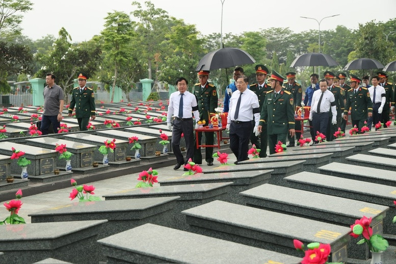 pho thu tuong se tiep tuc ban hanh nhieu chinh sach moi tot hon cho nguoi co cong hinh anh 1