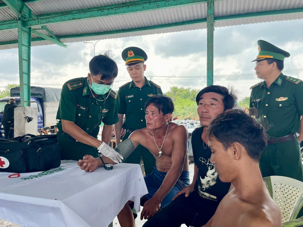 tàu hàng tông chìm tàu cá trên vùng biển lâm Đồng, 1 người tử vong hình ảnh 2 tau hang tong chim tau ca tren vung bien lam Dong, 1 nguoi tu vong hinh anh 2