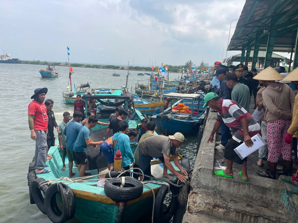 tàu hàng tông chìm tàu cá trên vùng biển lâm Đồng, 1 người tử vong hình ảnh 1 tau hang tong chim tau ca tren vung bien lam Dong, 1 nguoi tu vong hinh anh 1