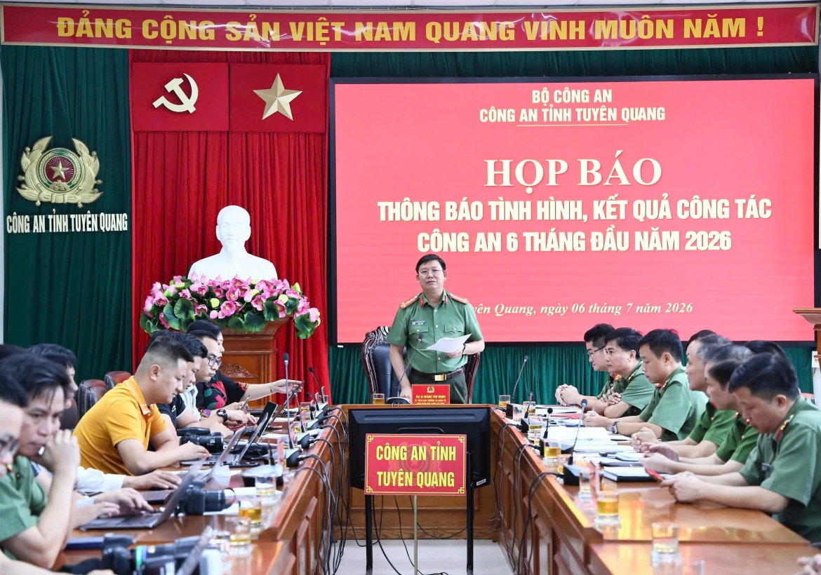 công an tỉnh tuyên quang họp báo về vụ điểm 10 môn toán hình ảnh 1 cong an tinh tuyen quang hop bao ve vu diem 10 mon toan hinh anh 1