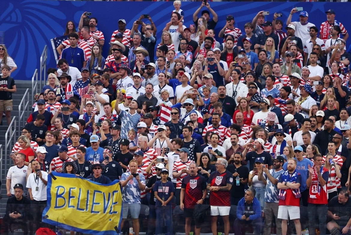 Ông trump xác nhận can thiệp với fifa về chiếc thẻ đỏ của tiền đạo đội tuyển mỹ hình ảnh 1 Ong trump xac nhan can thiep voi fifa ve chiec the do cua tien dao doi tuyen my hinh anh 1