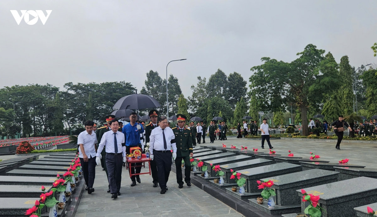 tây ninh an táng 173 hài cốt liệt sĩ hy sinh tại campuchia hình ảnh 1 tay ninh an tang 173 hai cot liet si hy sinh tai campuchia hinh anh 1