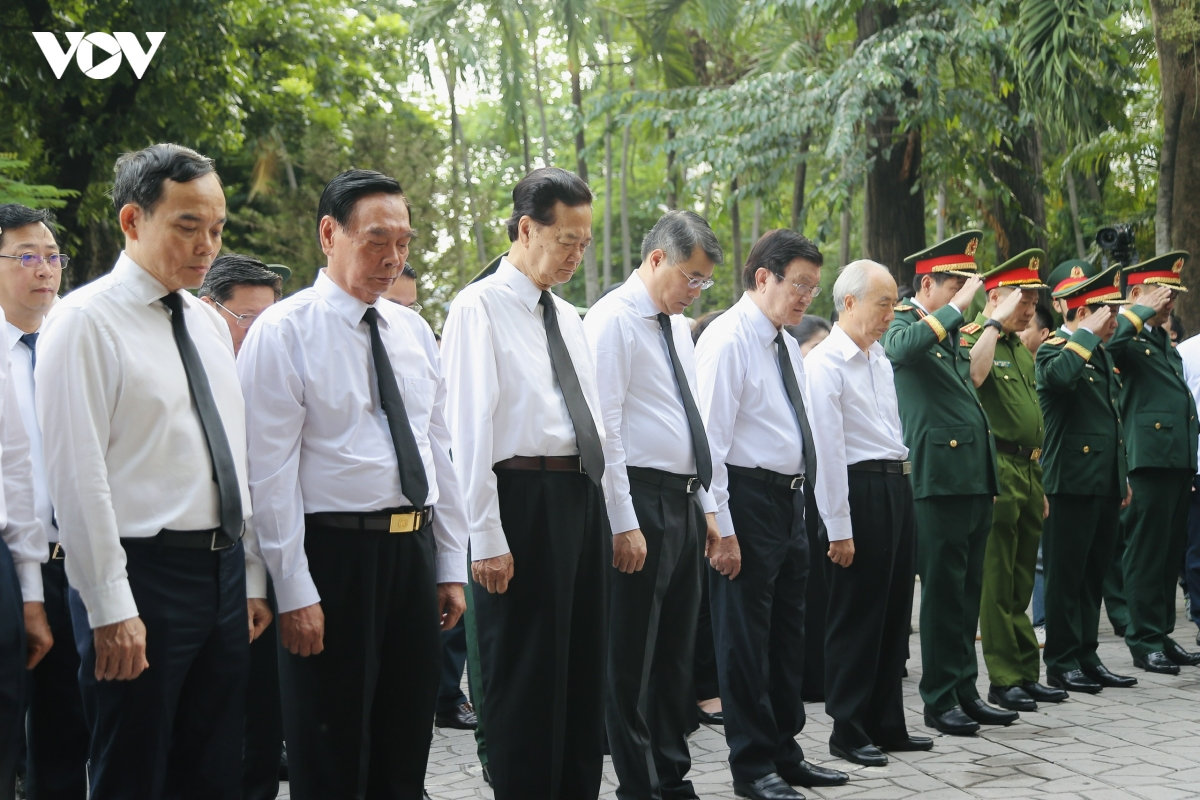 thu tuong bang moi gia dua cac liet si tro ve voi gia dinh, que huong hinh anh 1