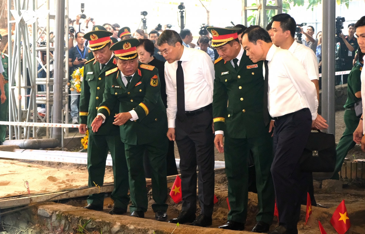 lực lượng chức năng đã tìm thấy 7 hài cốt liệt sĩ tại công viên lê thị riêng hình ảnh 2 luc luong chuc nang da tim thay 7 hai cot liet si tai cong vien le thi rieng hinh anh 2