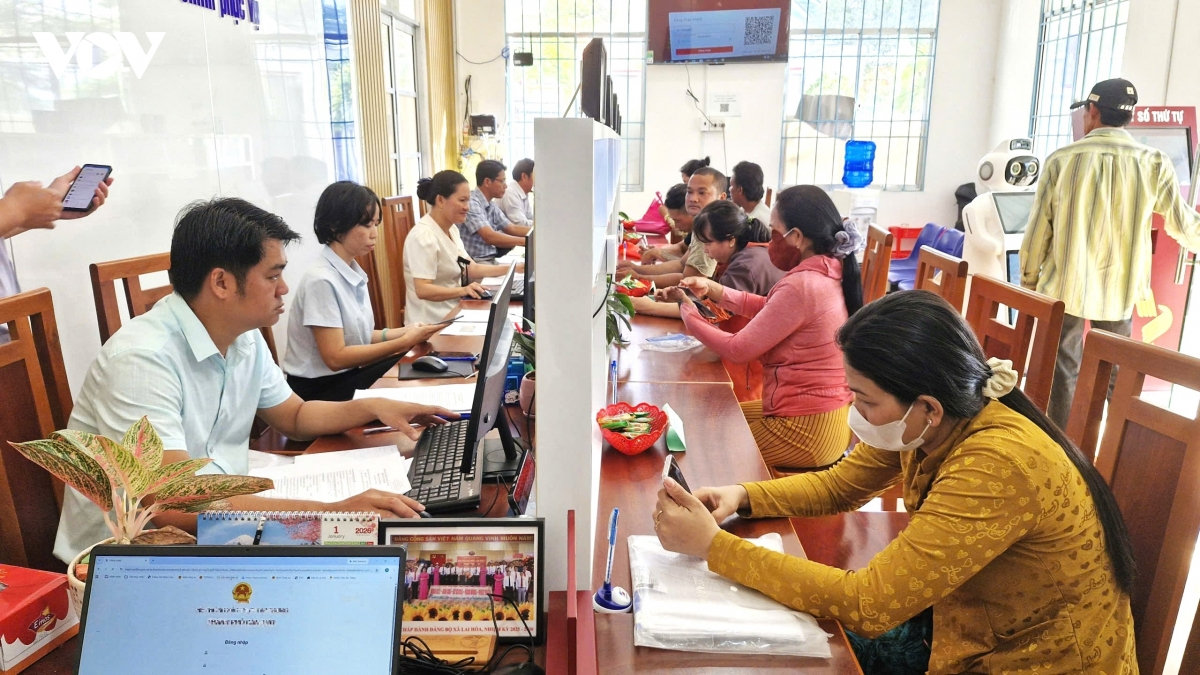 Ung dung robot ai nang cao chat luong phuc vu hanh chinh cong tai can tho hinh anh 4