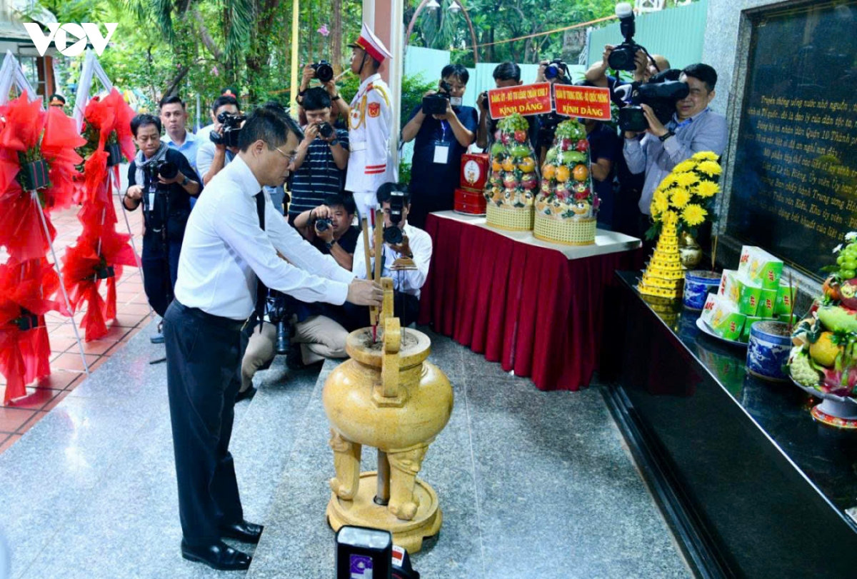 thủ tướng còn manh mối thì tuyệt đối không dừng tìm hài cốt liệt sĩ hình ảnh 1 thu tuong con manh moi thi tuyet doi khong dung tim hai cot liet si hinh anh 1