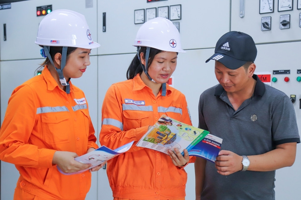 Bộ Công Thương cho biết, chưa áp dụng giá điện theo giờ đối với khách hàng sinh hoạt.