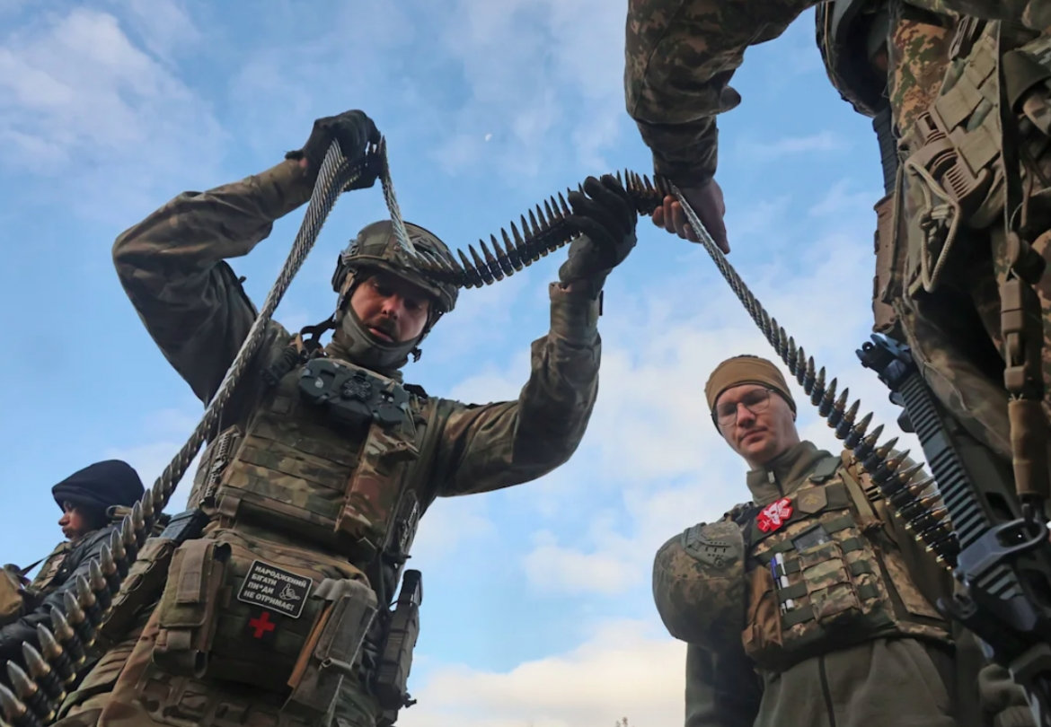 ukraine tăng lương giữ chân binh sĩ nước ngoài hình ảnh 1 ukraine tang luong giu chan binh si nuoc ngoai hinh anh 1