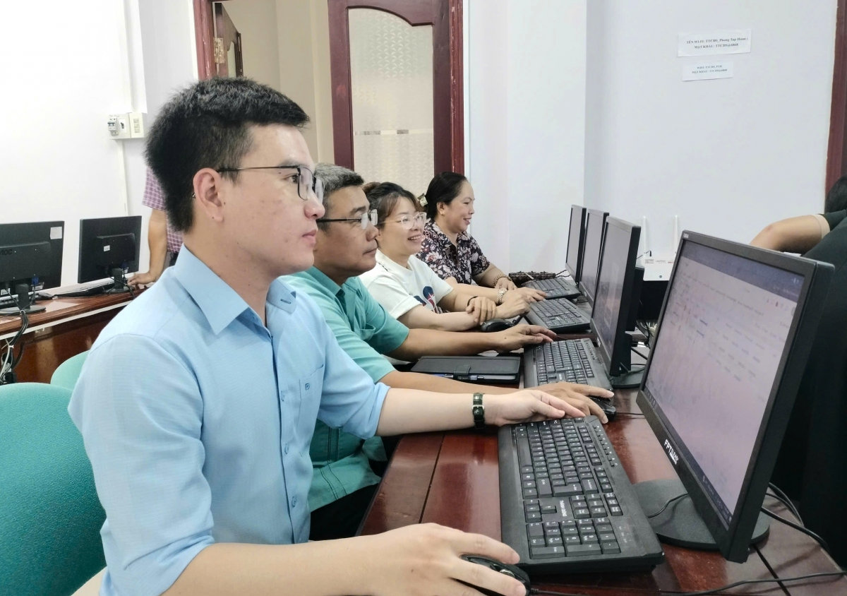 ca mau thi diem phan mem kpi, cham diem cong chuc bang du lieu hinh anh 1