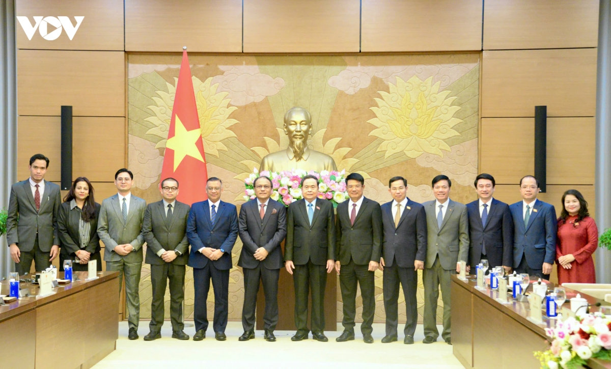 chu tich quoc hoi tiep Doan cong tac cua co quan tong chuong ly malaysia hinh anh 5