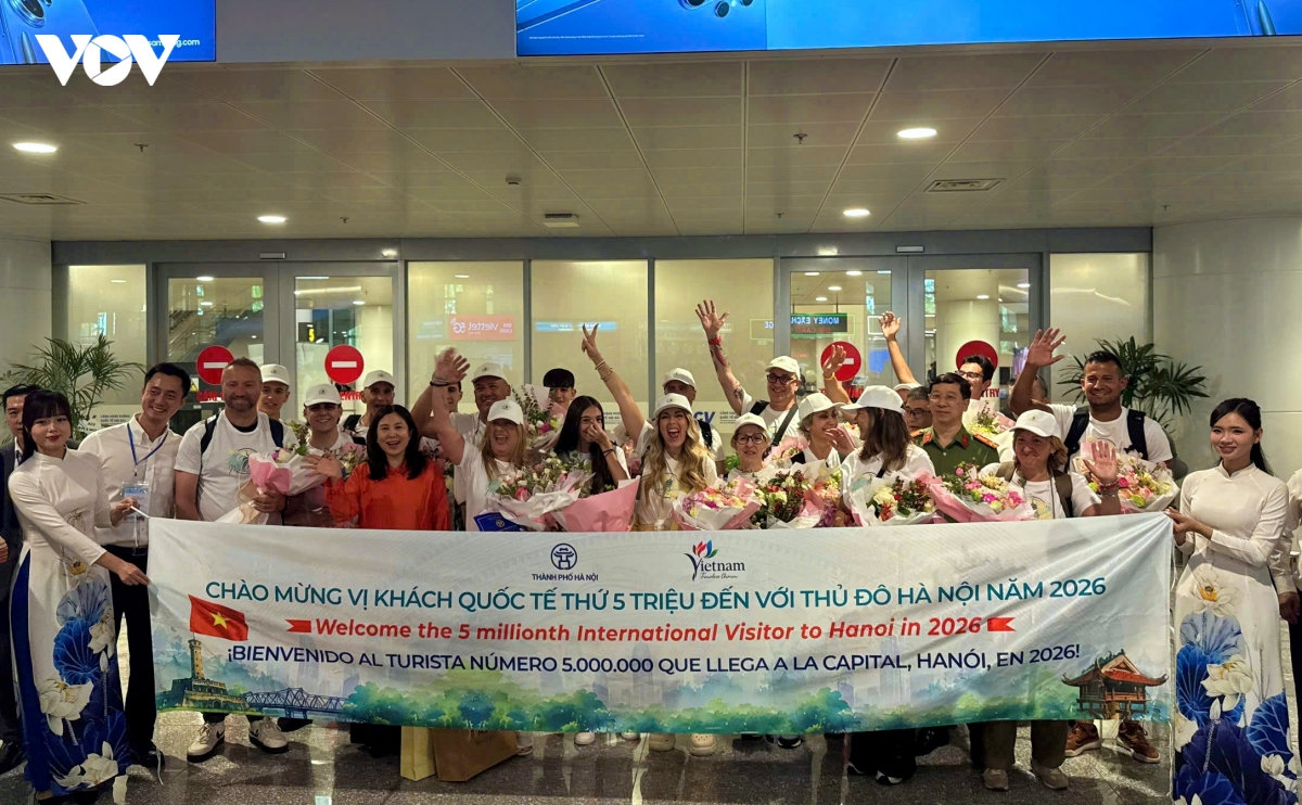 hà nội đón vị khách quốc tế thứ 5 triệu đến thủ đô năm 2026 hình ảnh 1 ha noi don vi khach quoc te thu 5 trieu den thu do nam 2026 hinh anh 1