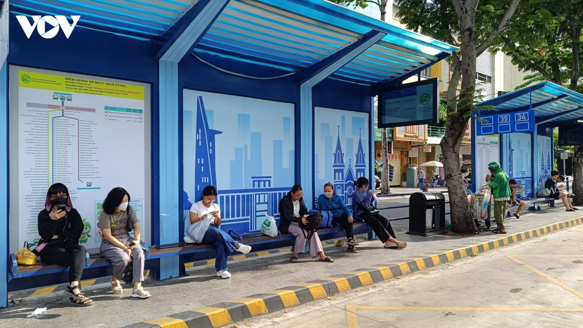 Đi xe buýt miễn phí, niềm vui của người cao tuổi, người lao động ở tp.hcm hình ảnh 2 Di xe buyt mien phi, niem vui cua nguoi cao tuoi, nguoi lao dong o tp.hcm hinh anh 2