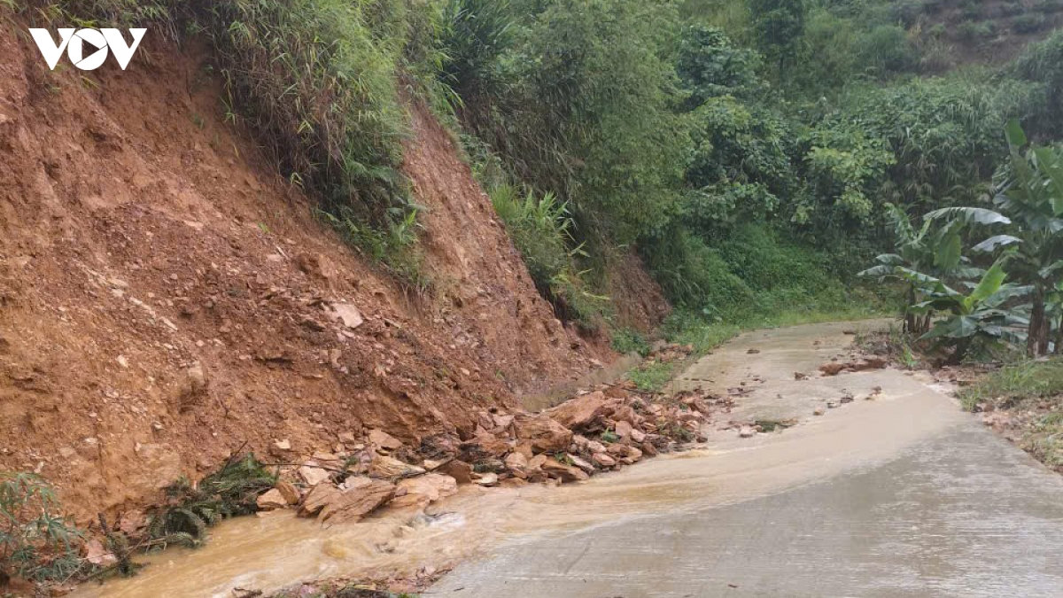 mua lon chia cat nhieu tuyen duong o muong khuong, tinh lao cai hinh anh 2