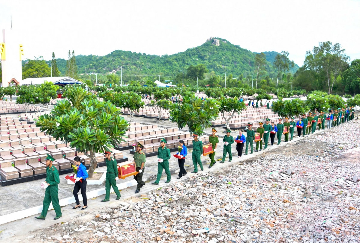 an giang an táng 235 hài cốt liệt sĩ quân tình nguyện, chuyên gia việt nam hình ảnh 3 an giang an tang 235 hai cot liet si quan tinh nguyen, chuyen gia viet nam hinh anh 3