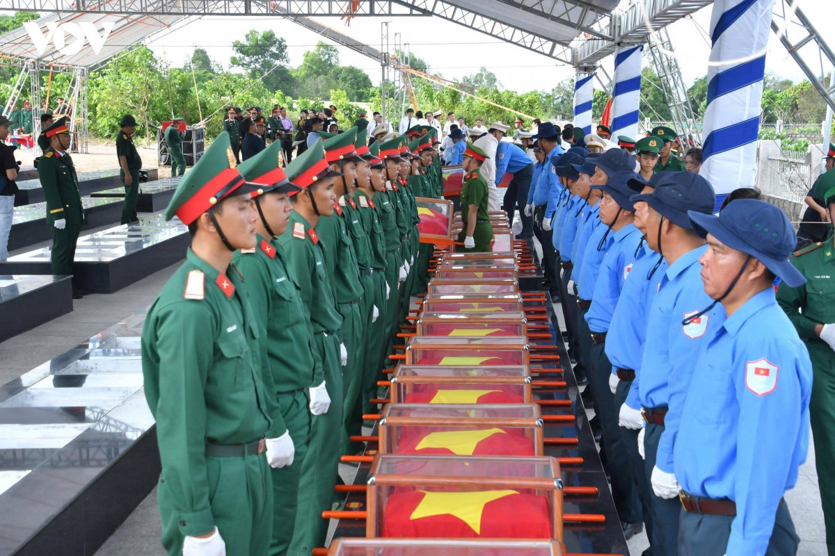 an giang an táng 235 hài cốt liệt sĩ quân tình nguyện, chuyên gia việt nam hình ảnh 4 an giang an tang 235 hai cot liet si quan tinh nguyen, chuyen gia viet nam hinh anh 4