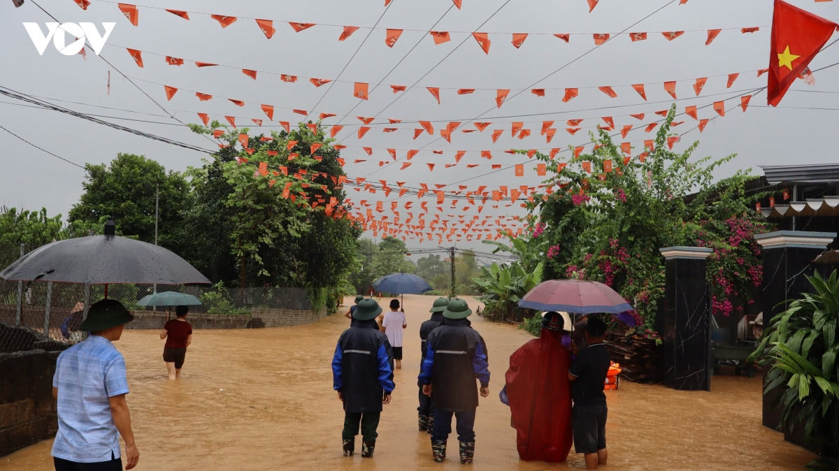 khẩn trương tìm kiếm bé trai nghi bị nước lũ cuốn trôi ở thái nguyên hình ảnh 1 khan truong tim kiem be trai nghi bi nuoc lu cuon troi o thai nguyen hinh anh 1