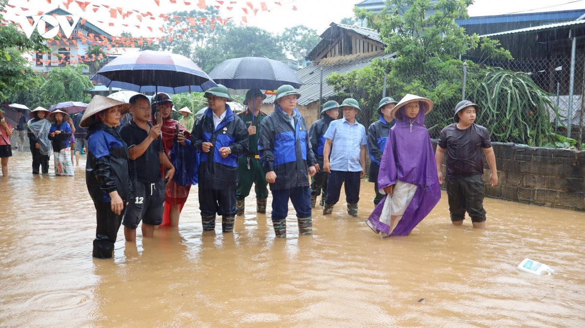khẩn trương tìm kiếm bé trai nghi bị nước lũ cuốn trôi ở thái nguyên hình ảnh 2 khan truong tim kiem be trai nghi bi nuoc lu cuon troi o thai nguyen hinh anh 2