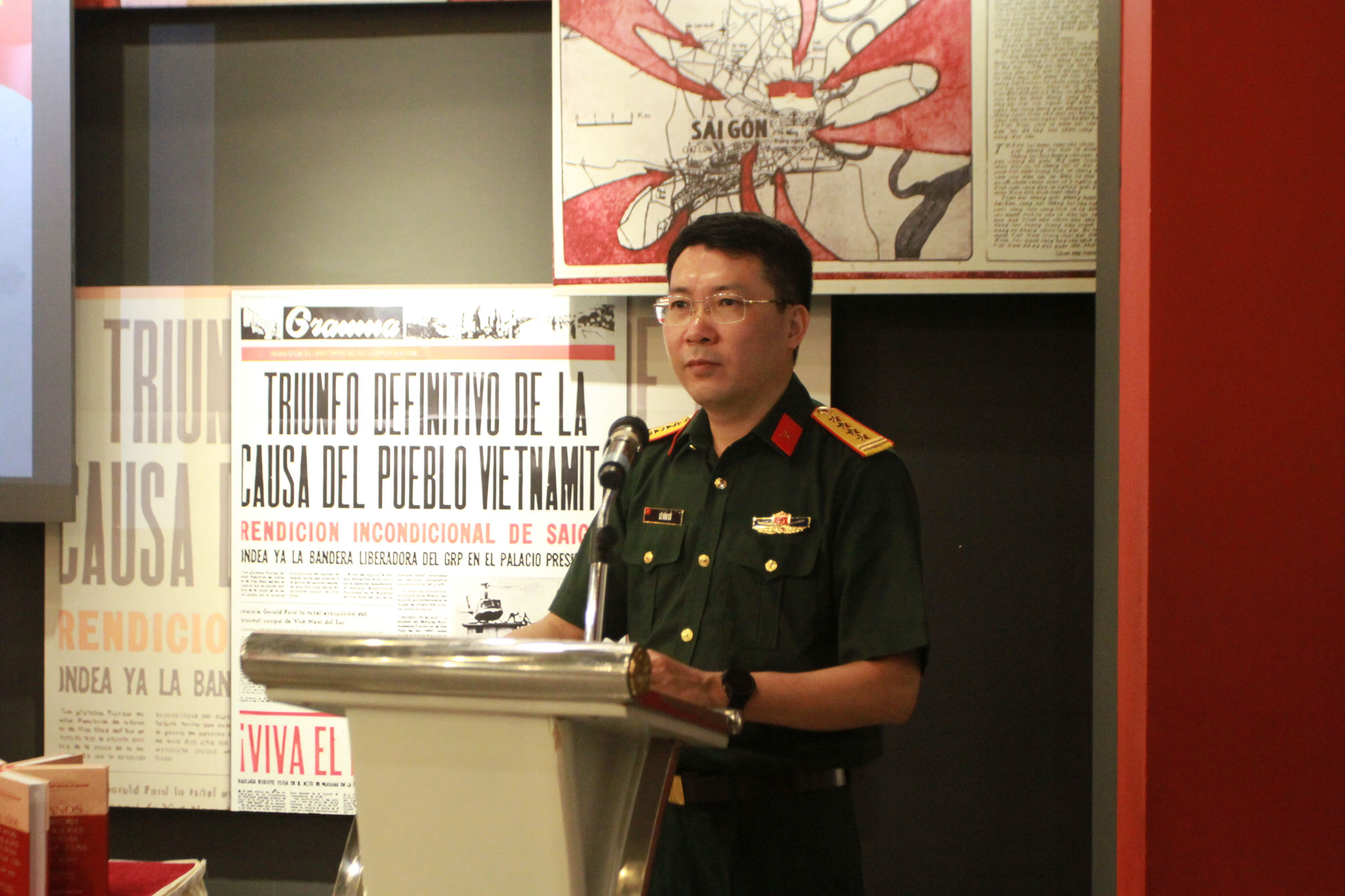 Đại tá Lê Văn Cừ, Phó trưởng phòng Phòng học thuyết quân sự, Viện Chiến lược Lịch sử Quốc phòng.