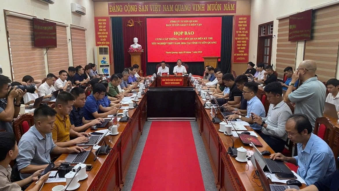 Tại họp báo chiều nay 9/7, Sở GD&ĐT Tuyên Quang nêu đề xuất tổ chức thi lại môn Toán tại Trường THPT Chuyên Tuyên Quang.