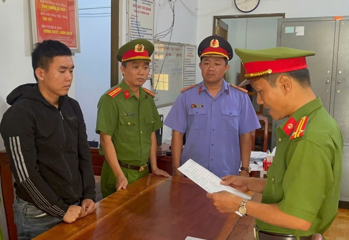 bắt tạm giam thủ kho tham ô tài sản của doanh nghiệp hình ảnh 1 bat tam giam thu kho tham o tai san cua doanh nghiep hinh anh 1