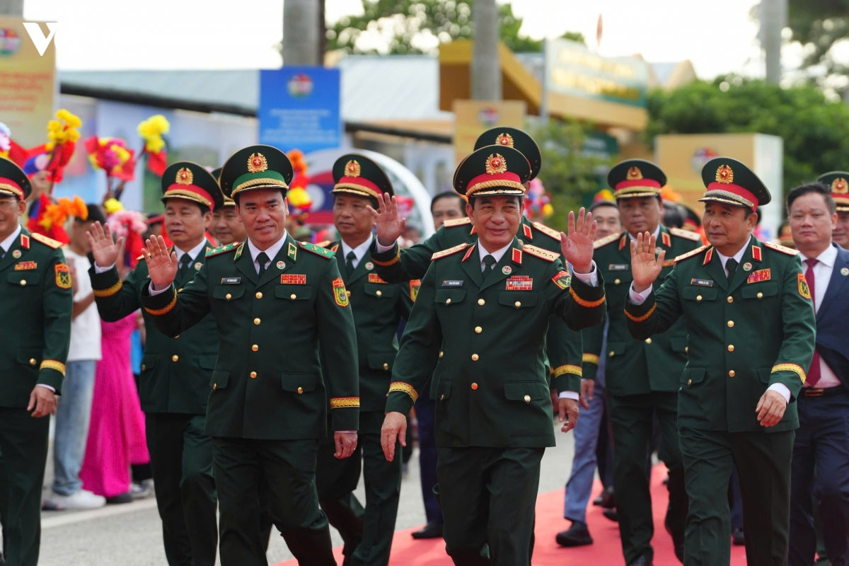 Đại tướng phan văn giang đón đoàn bộ quốc phòng lào dự giao lưu biên giới hình ảnh 1 Dai tuong phan van giang don doan bo quoc phong lao du giao luu bien gioi hinh anh 1