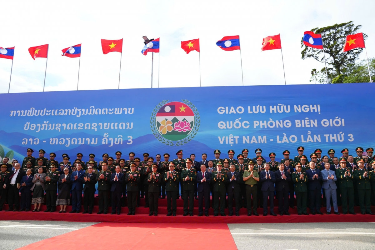 Đại tướng phan văn giang đón đoàn bộ quốc phòng lào dự giao lưu biên giới hình ảnh 4 Dai tuong phan van giang don doan bo quoc phong lao du giao luu bien gioi hinh anh 4