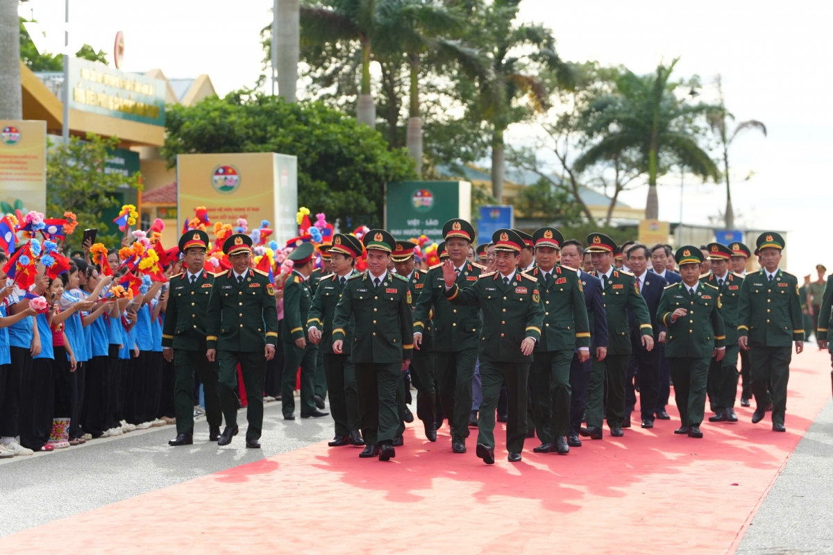 Đại tướng phan văn giang đón đoàn bộ quốc phòng lào dự giao lưu biên giới hình ảnh 2 Dai tuong phan van giang don doan bo quoc phong lao du giao luu bien gioi hinh anh 2